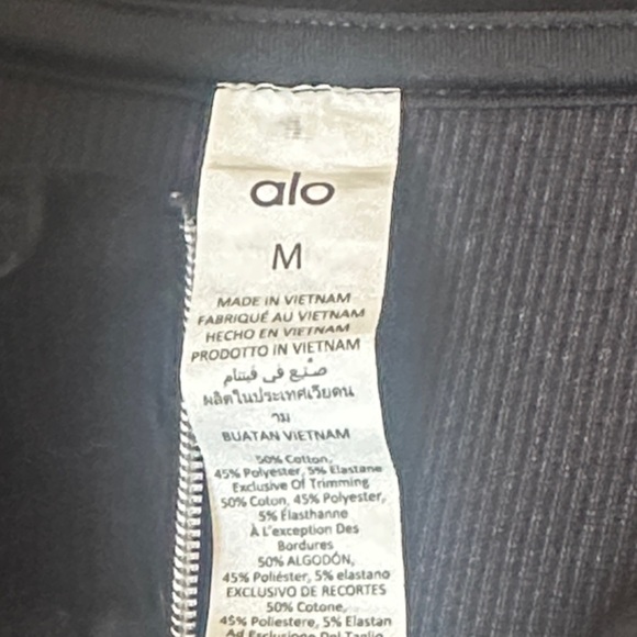 ALO Yoga Black Crop Top - Picture 3 of 6